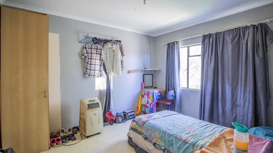 2 Bedroom Property for Sale in Hooikraal Western Cape